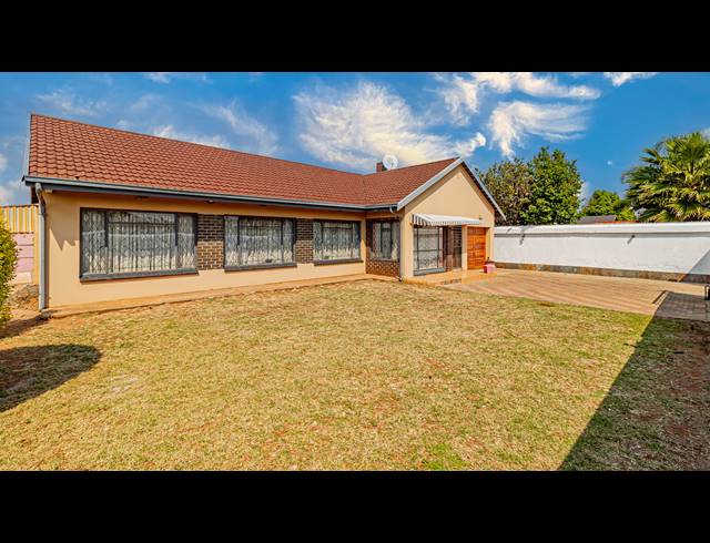 3 BEDROOM HOUSE FOR SALE IN LEONDALE